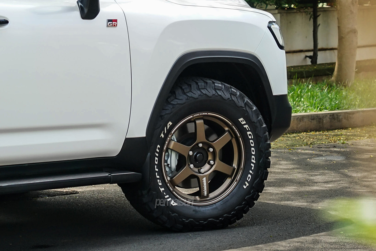 Rays Volk Racing TE37 Large PCD Progressive Model II with Toyota Land Cruiser J300