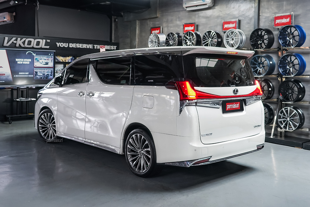 RAVE Calligra with Lexus LM350