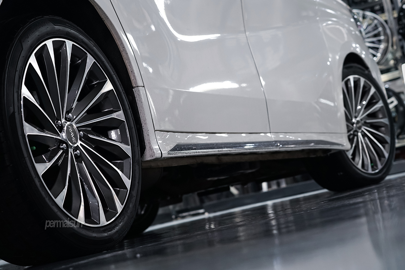 RAVE Calligra with Lexus LM350