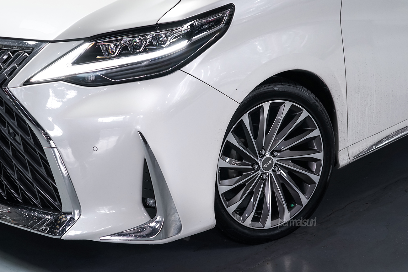 RAVE Calligra with Lexus LM350
