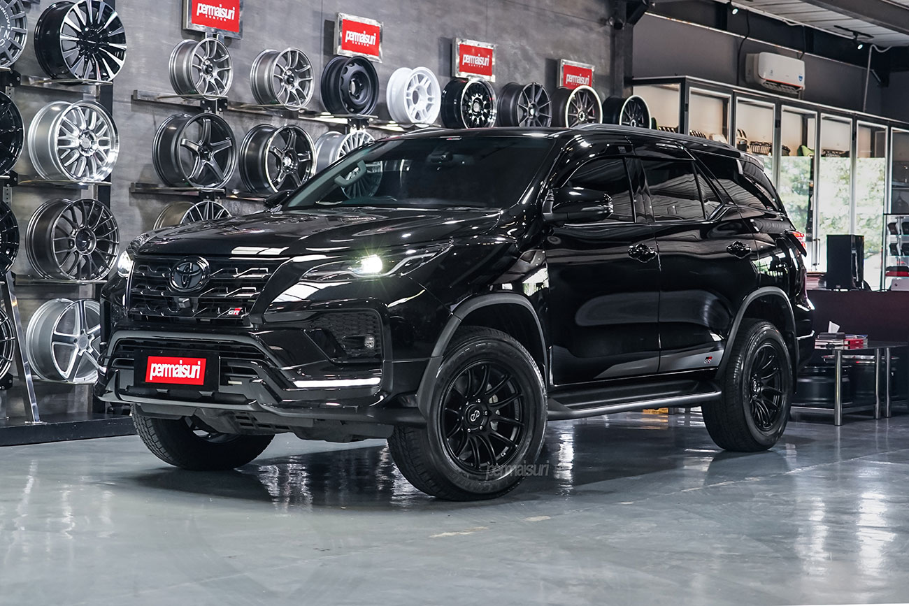 Yang pasti pasti aja dengan Enkei Tuning XC02 18" untuk Fortuner