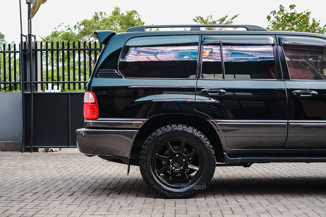 Enkei PDT1 with Lexus LX470