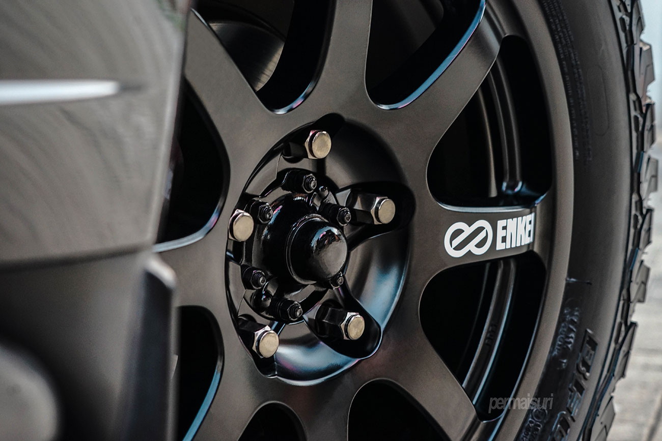 Enkei PDT1 with Lexus LX470