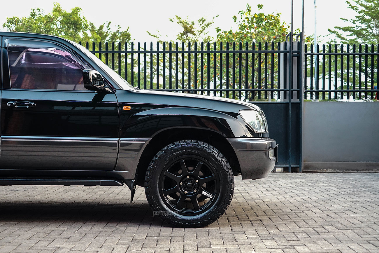 Enkei PDT1 with Lexus LX470