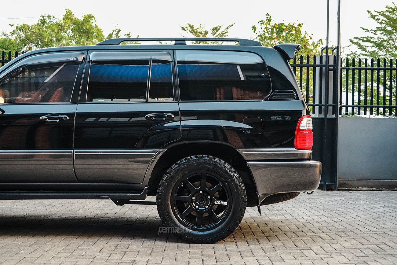 Enkei PDT1 with Lexus LX470