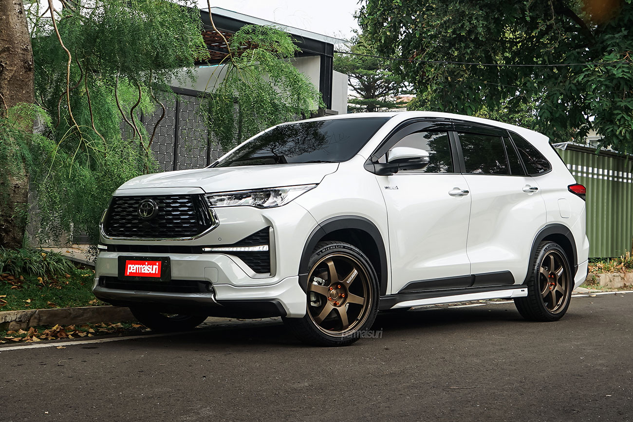 Rays Volk Racing TE37 Ultra M-Spec with Toyota Innova Zenix