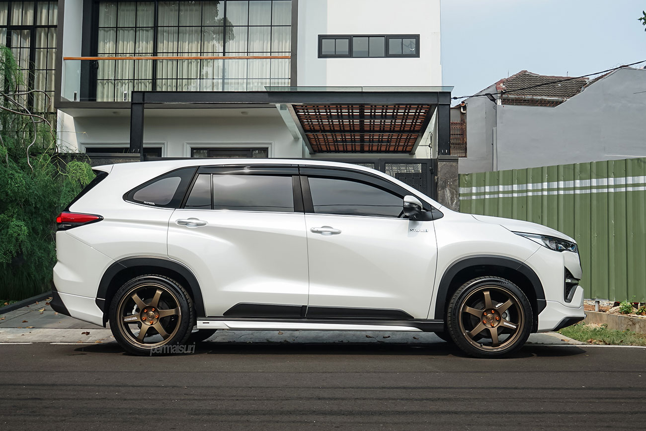Rays Volk Racing TE37 Ultra M-Spec with Toyota Innova Zenix