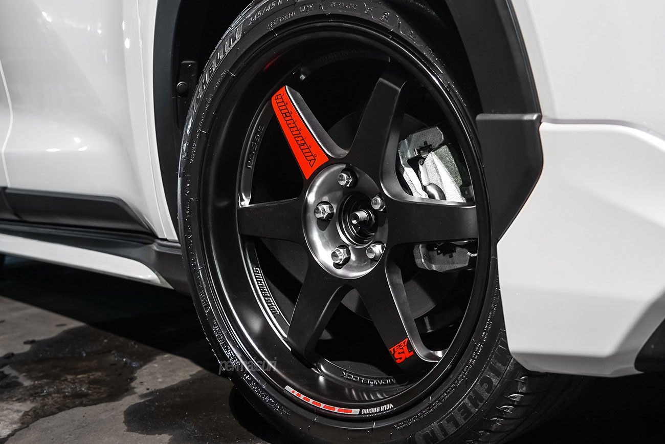 Rays Volk Racing TE37SL Black Edition III with Toyota Innova Zenix