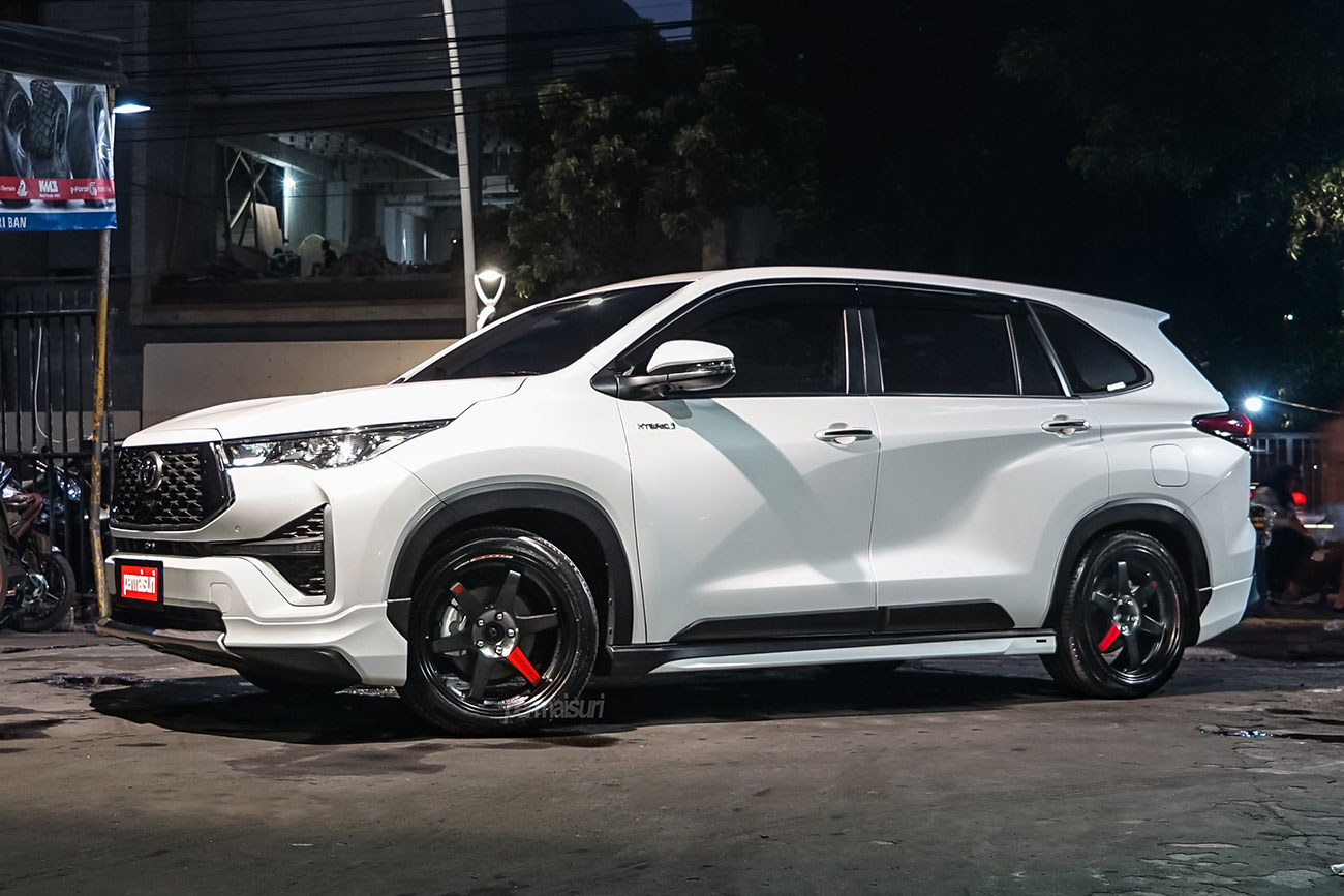 Rays Volk Racing TE37SL Black Edition III with Toyota Innova Zenix