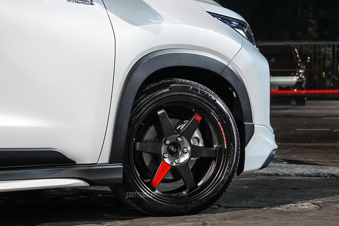 Rays Volk Racing TE37SL Black Edition III with Toyota Innova Zenix