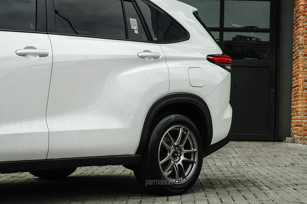 KONIG Heliogram with Toyota Innova Zenix