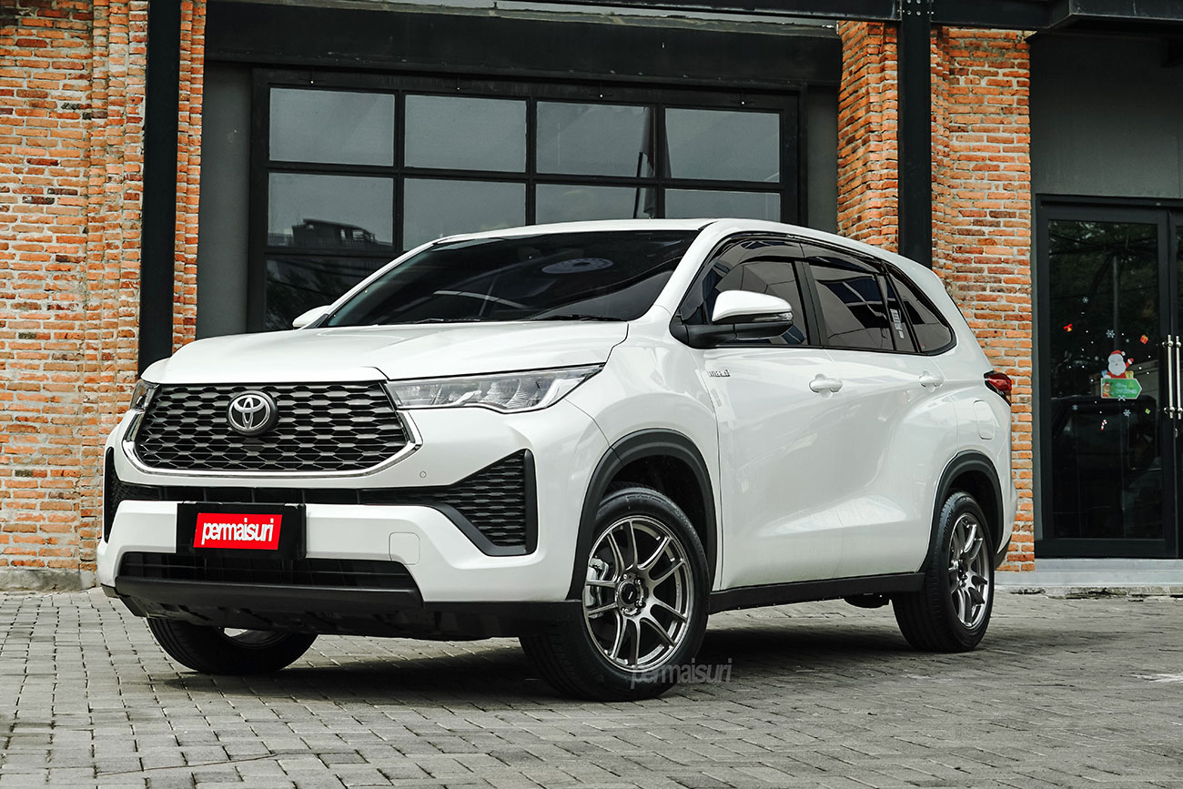 KONIG Heliogram with Toyota Innova Zenix