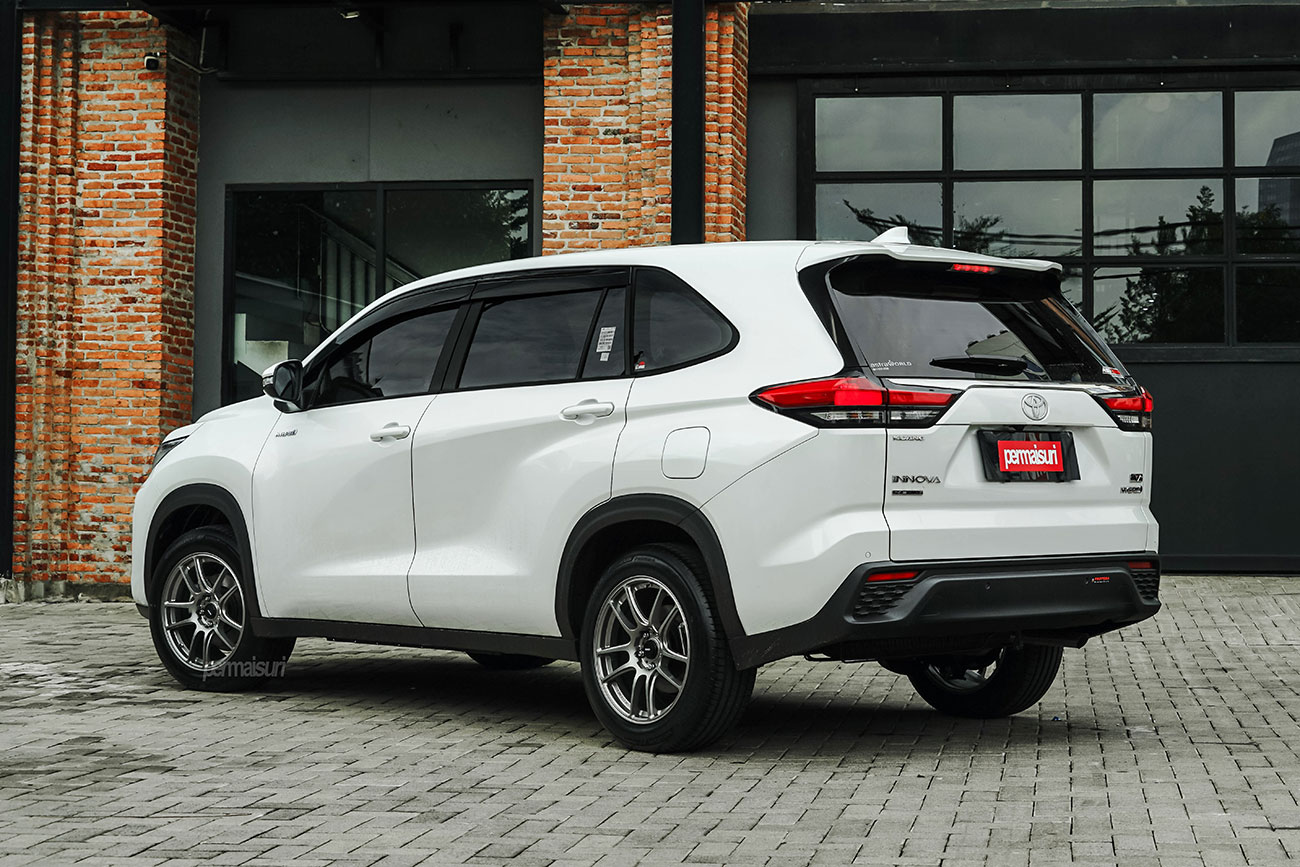 KONIG Heliogram with Toyota Innova Zenix
