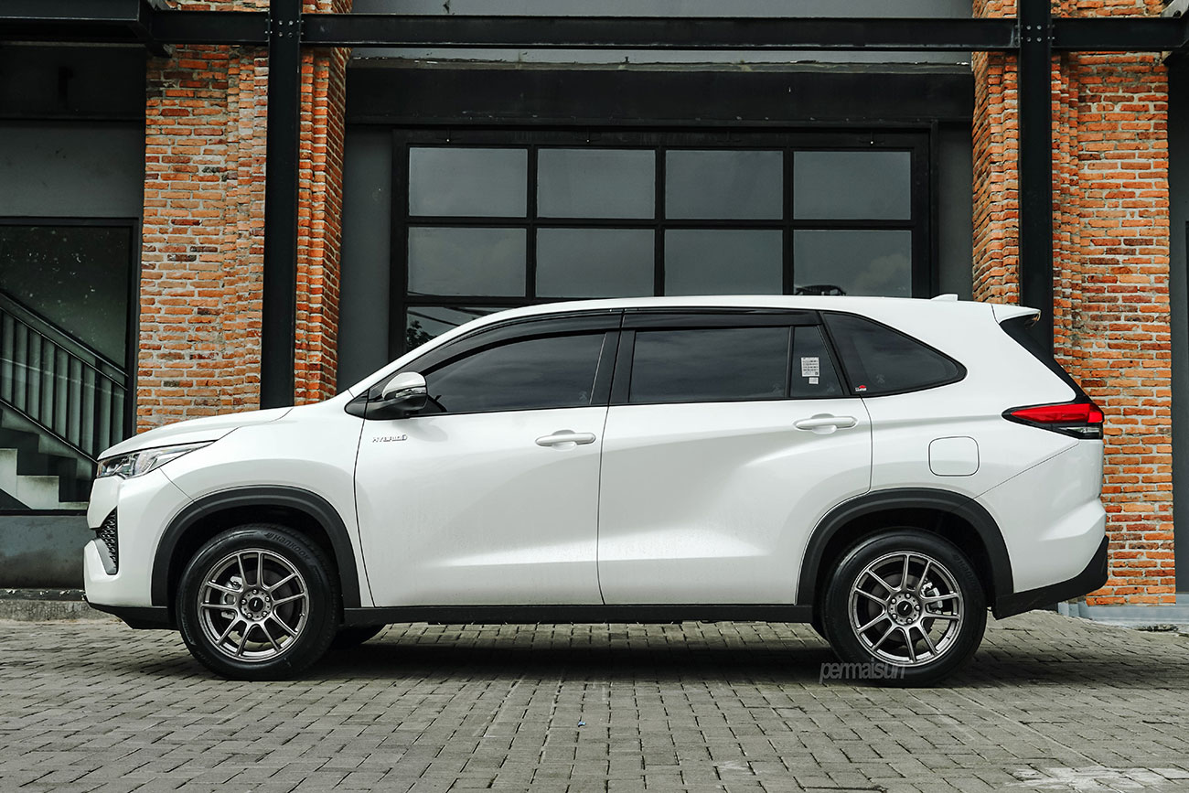 KONIG Heliogram with Toyota Innova Zenix