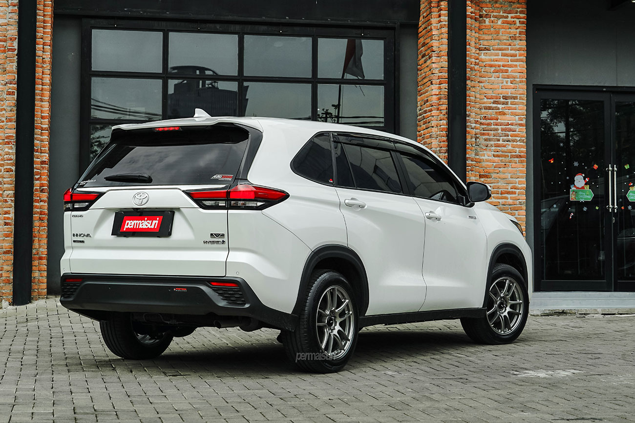 KONIG Heliogram with Toyota Innova Zenix