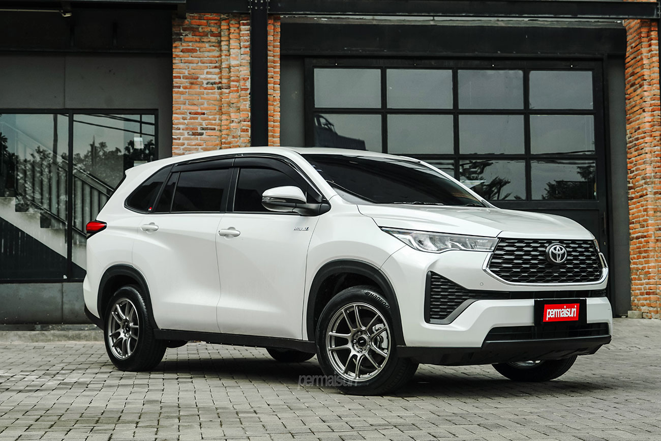 KONIG Heliogram with Toyota Innova Zenix