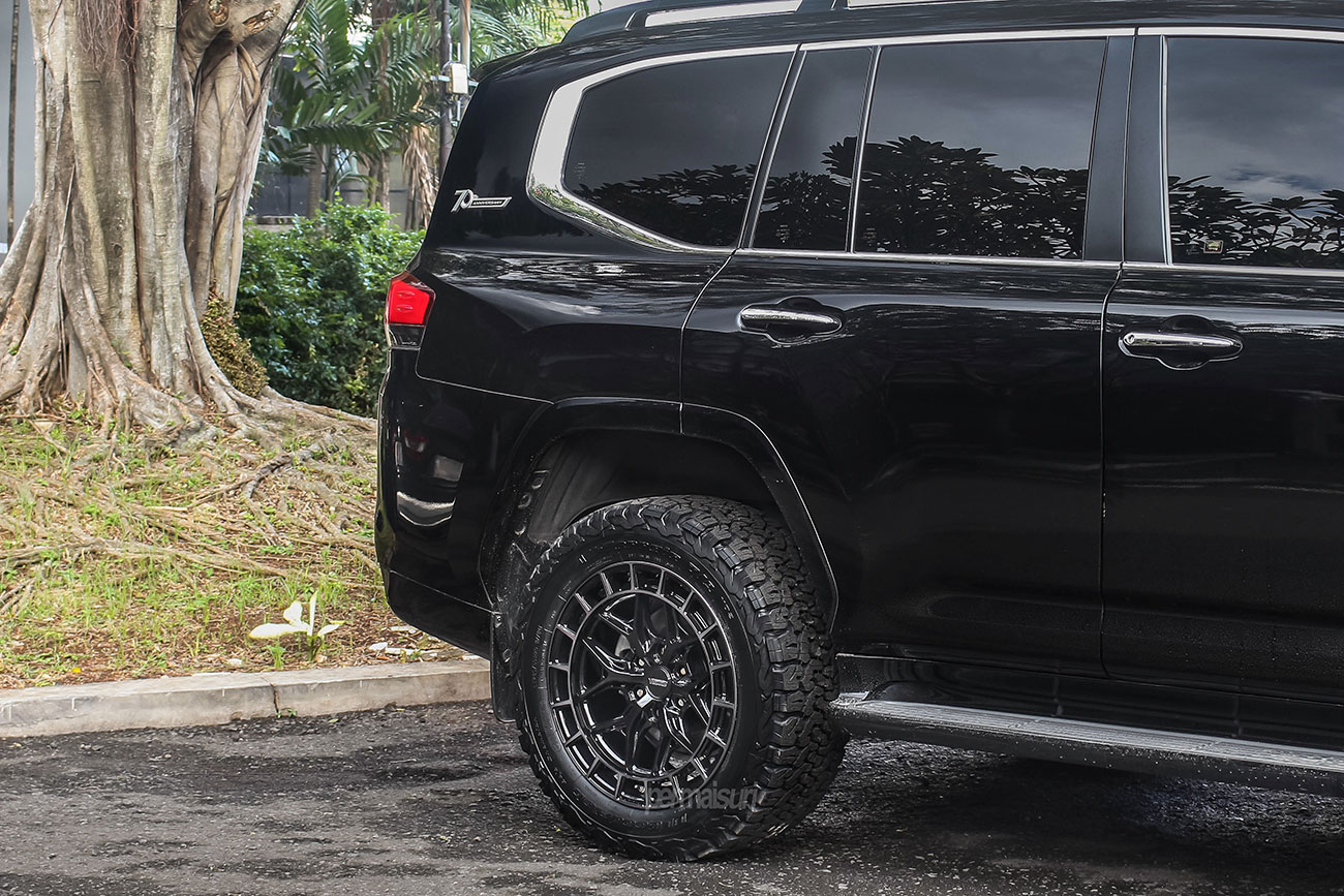 Vossen HFX-1 with Toyota Land Cruiser J300