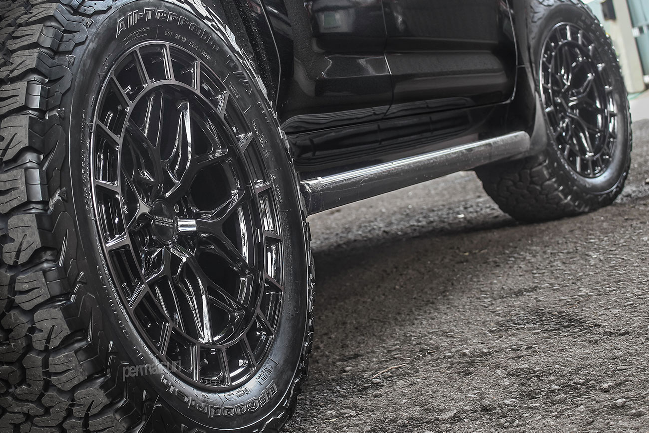Vossen HFX-1 with Toyota Land Cruiser J300