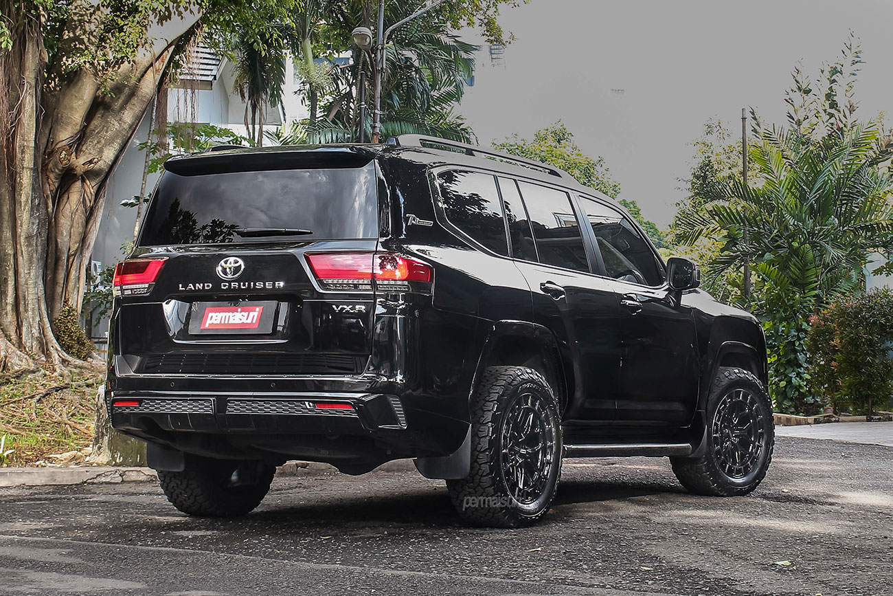 Vossen HFX-1 with Toyota Land Cruiser J300