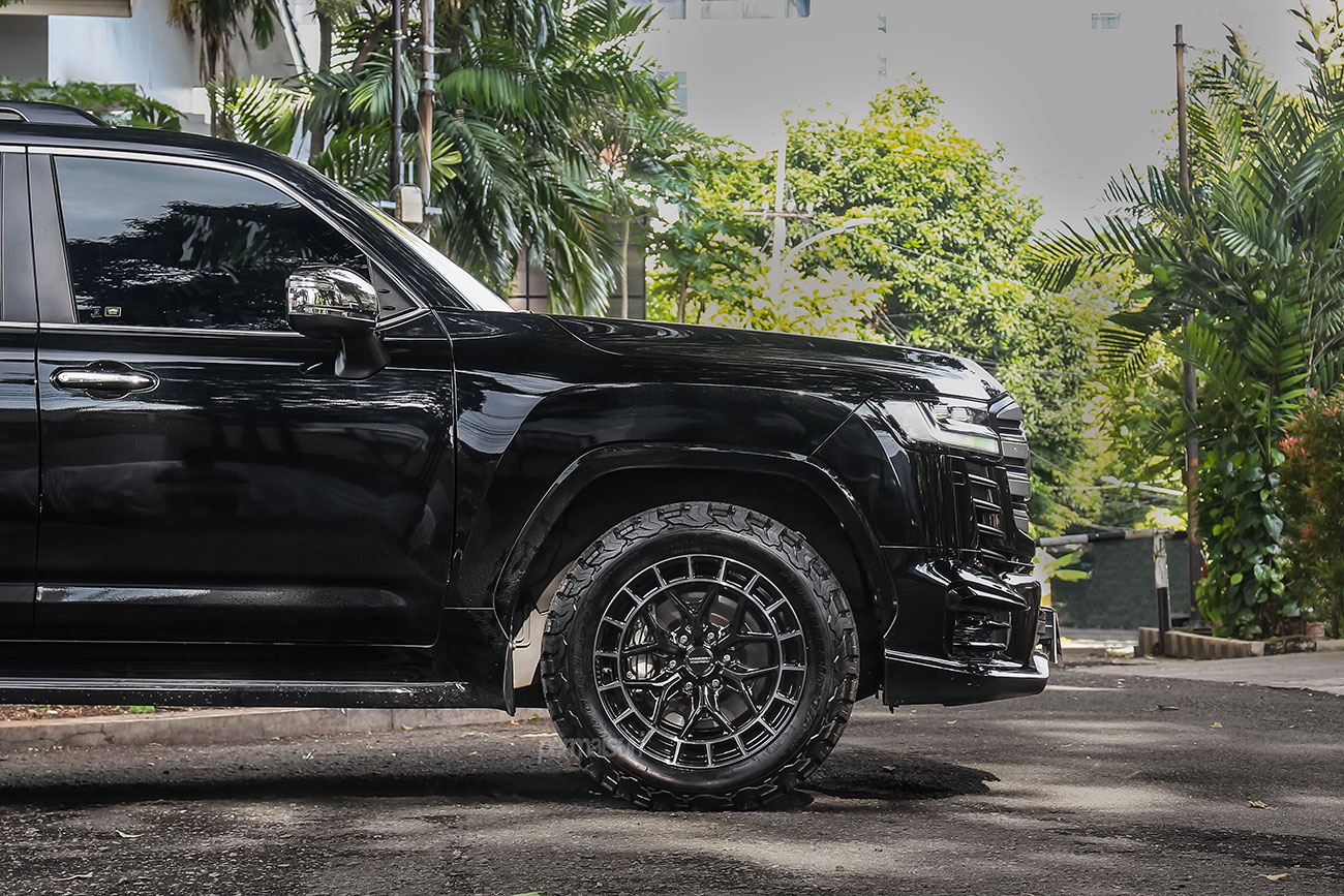 Vossen HFX-1 with Toyota Land Cruiser J300