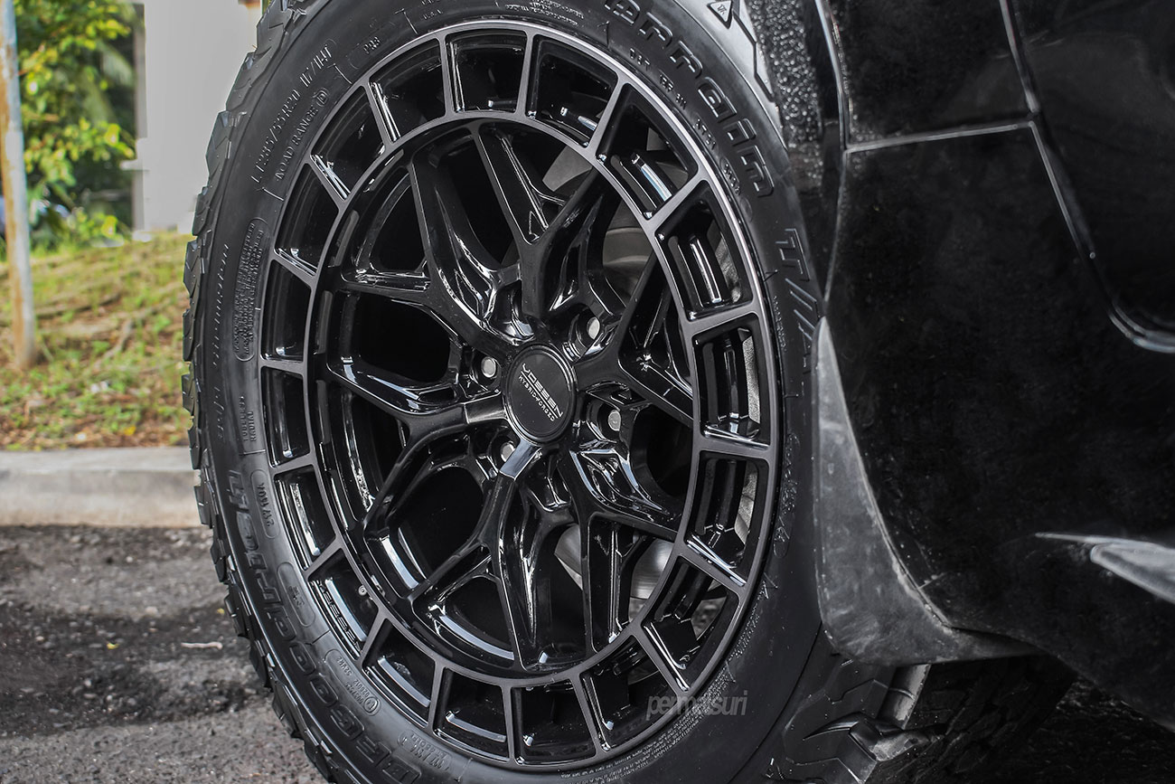 Vossen HFX-1 with Toyota Land Cruiser J300