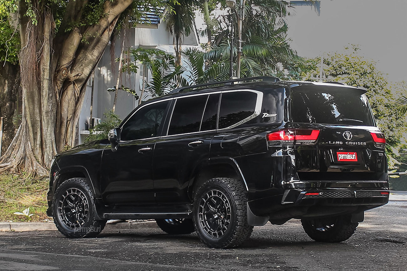 Vossen HFX-1 with Toyota Land Cruiser J300