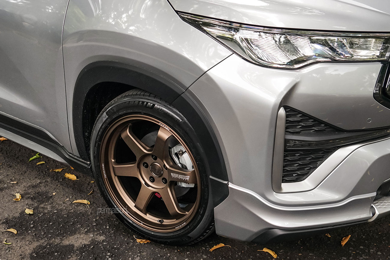 Rays Volk Racing TE37 Ultra M-Spec with Toyota Innova Zenix