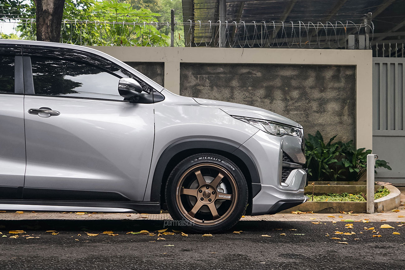 Rays Volk Racing TE37 Ultra M-Spec with Toyota Innova Zenix