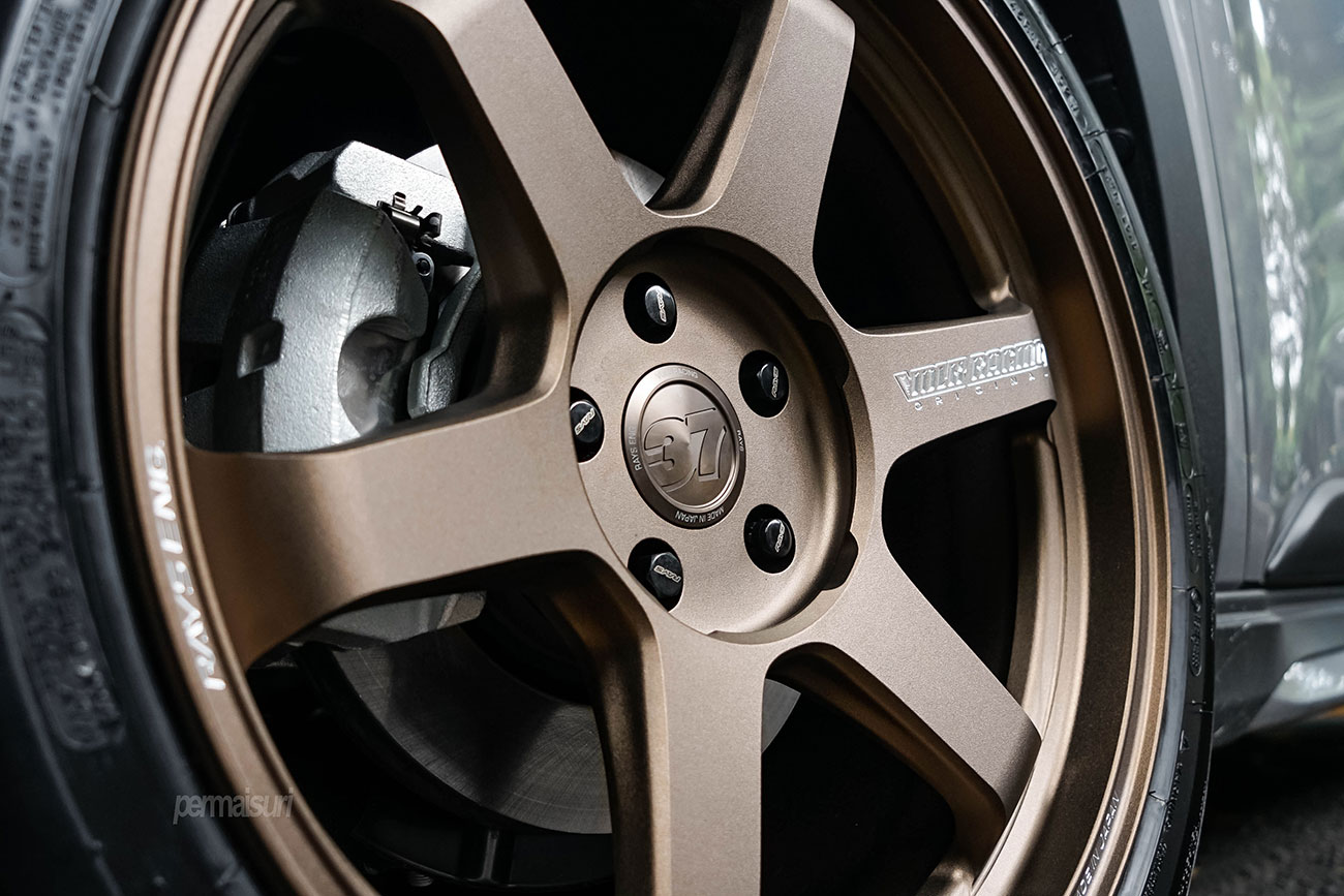 Rays Volk Racing TE37 Ultra M-Spec with Toyota Innova Zenix