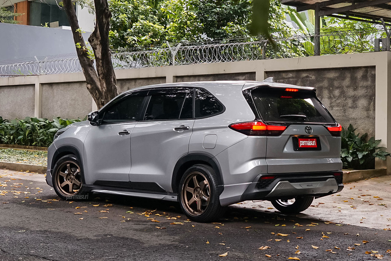 Rays Volk Racing TE37 Ultra M-Spec with Toyota Innova Zenix