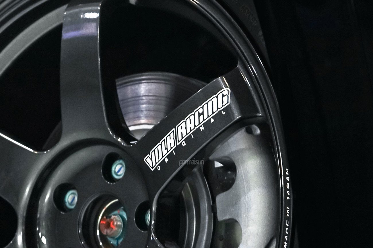 Rays Volk Racing TE37 Saga S-Plus with Denza D9
