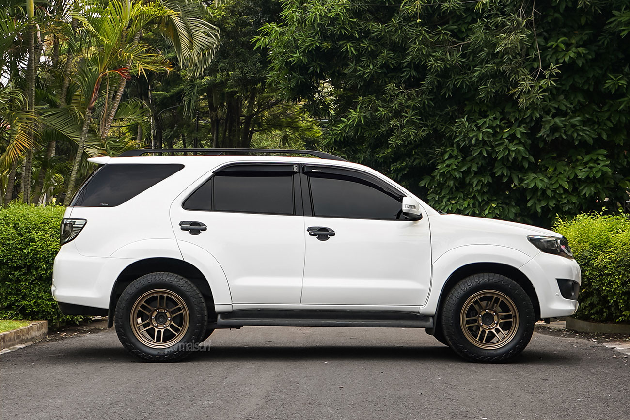 Enkei RPT1 with Toyota Fortuner