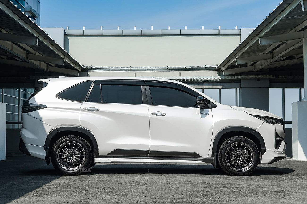 Enkei RCT5 with Toyota Innova Zenix