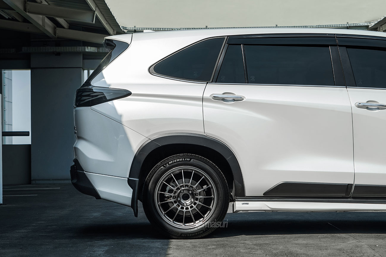 Enkei RCT5 with Toyota Innova Zenix