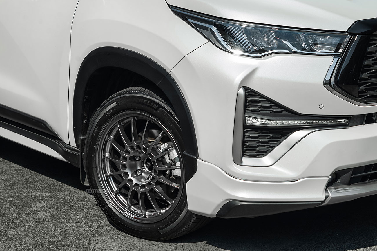 Enkei RCT5 with Toyota Innova Zenix
