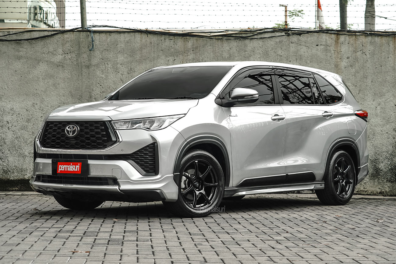 WedsSport SA-75R with Toyota Innova Zenix