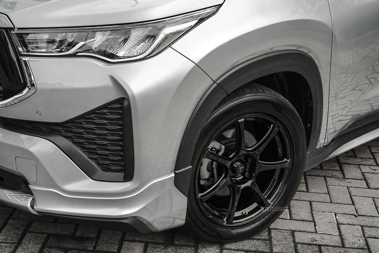 WedsSport SA-75R with Toyota Innova Zenix