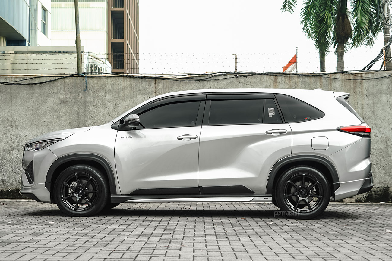 WedsSport SA-75R with Toyota Innova Zenix