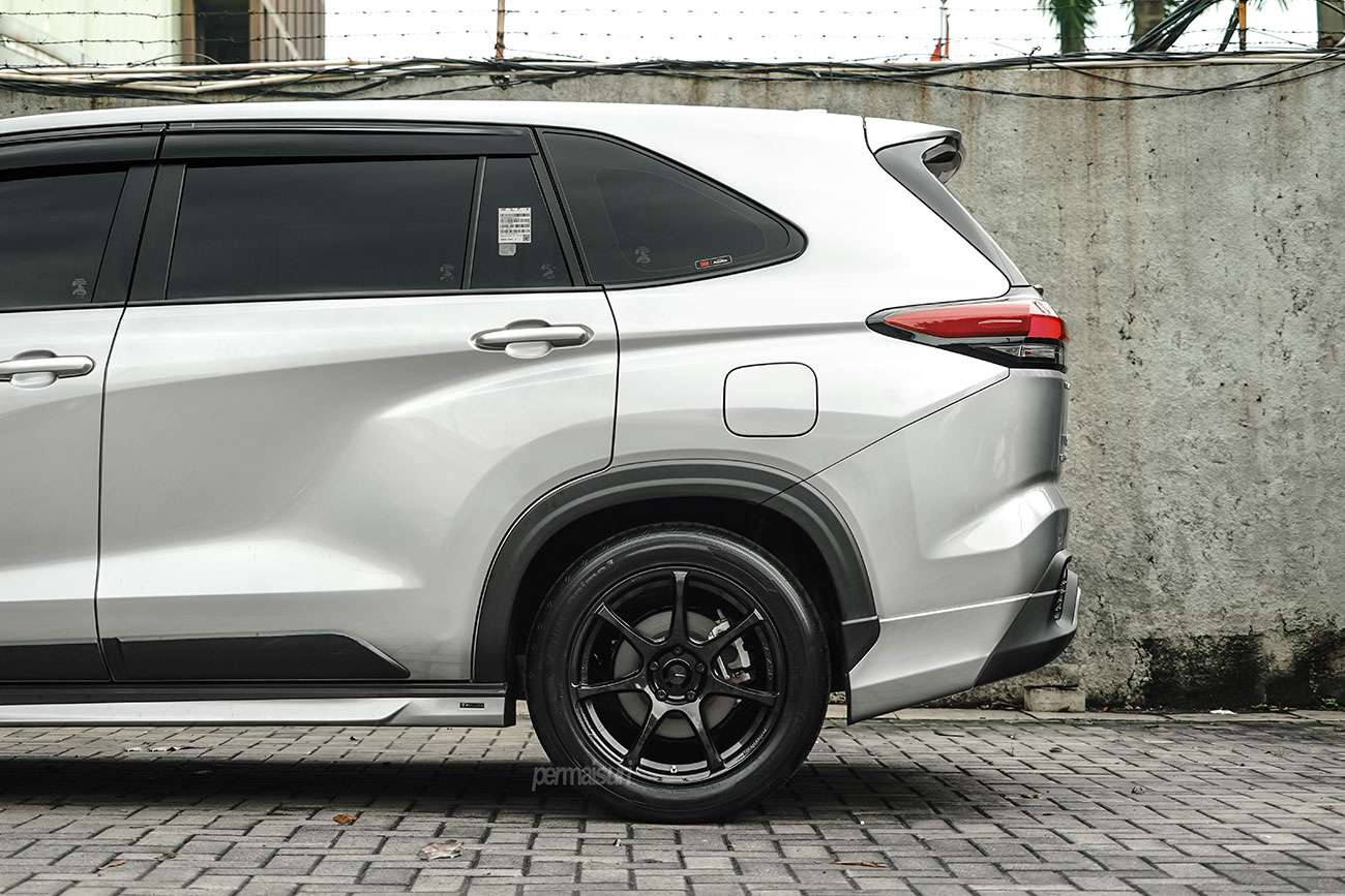 WedsSport SA-75R with Toyota Innova Zenix