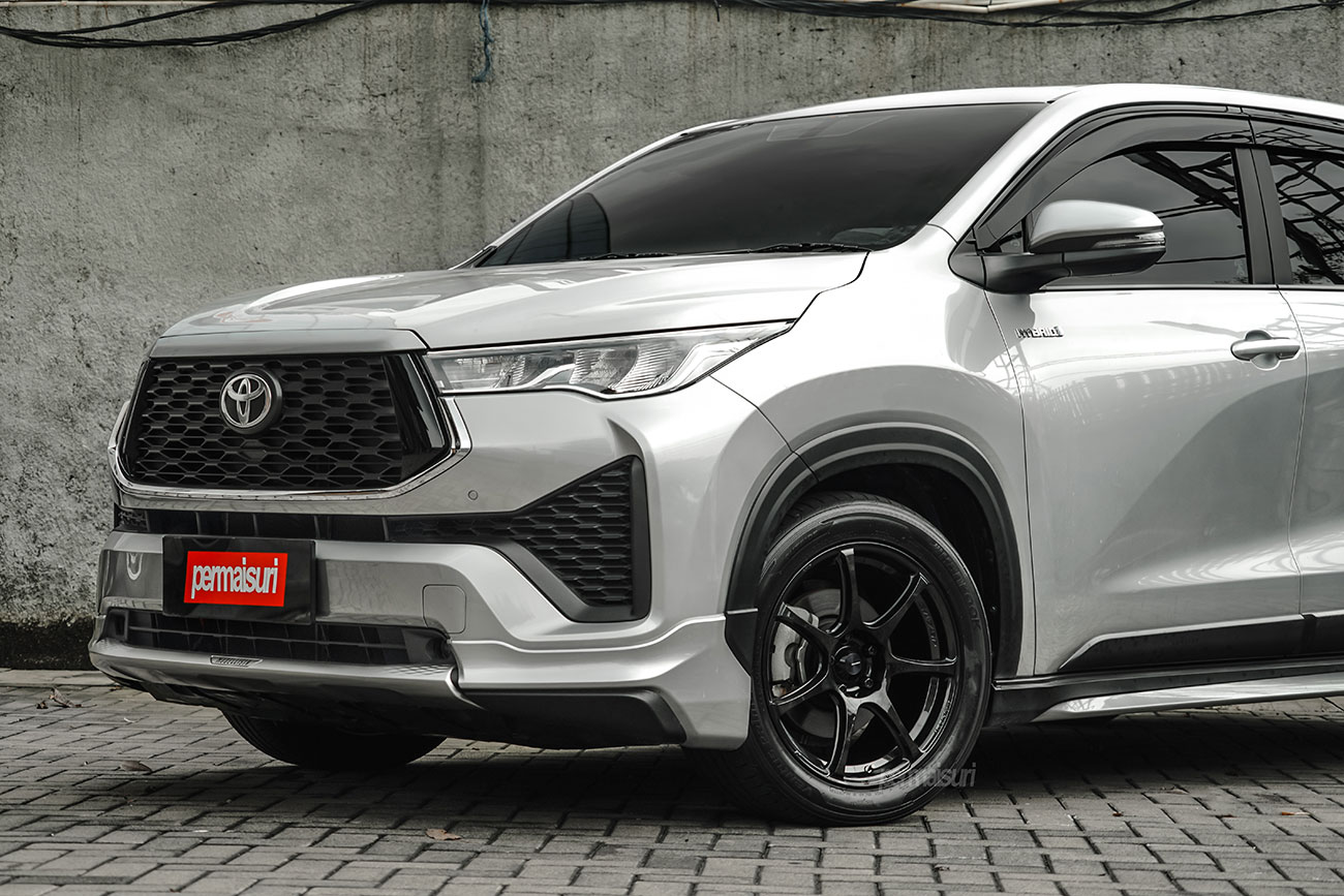 WedsSport SA-75R with Toyota Innova Zenix