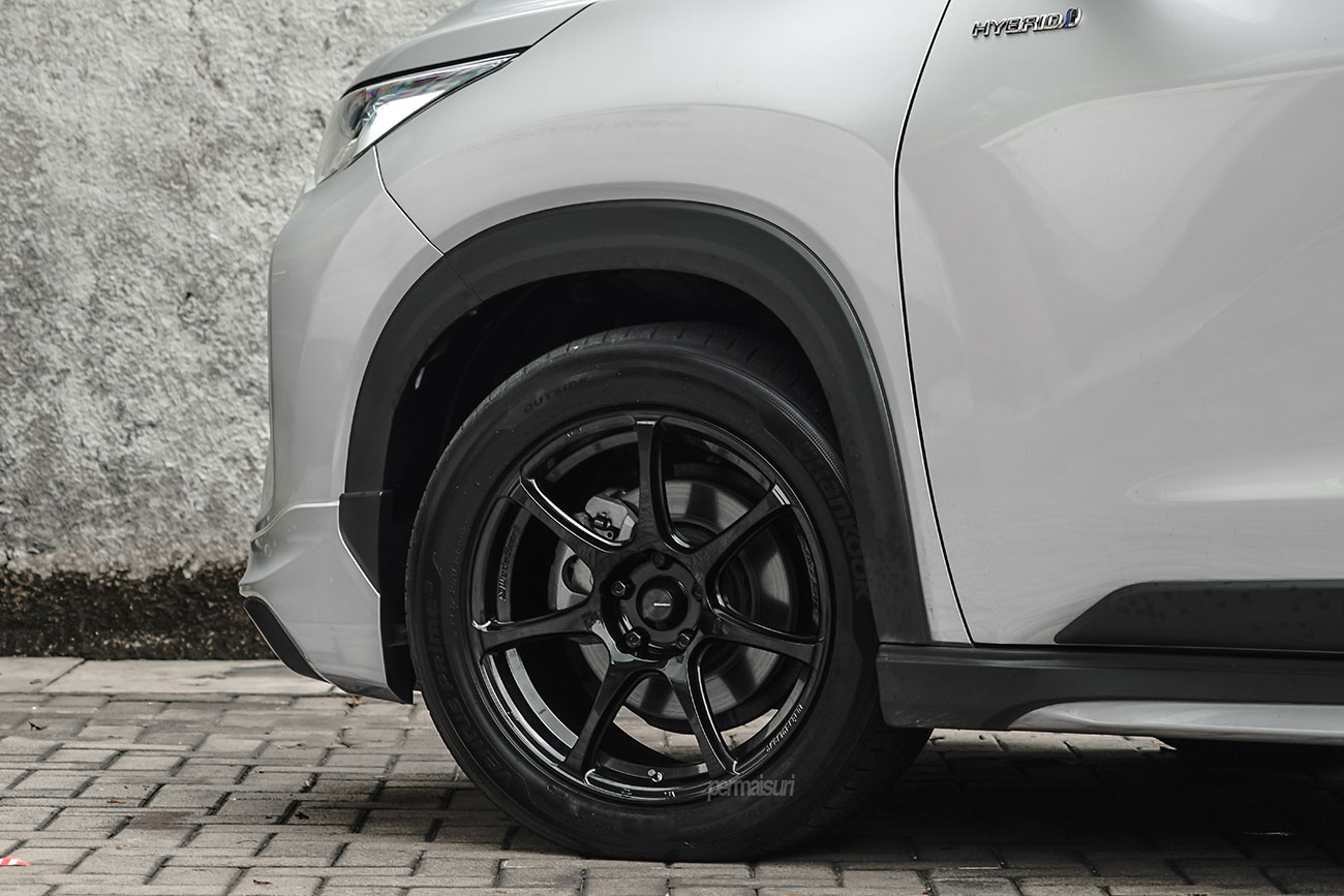 WedsSport SA-75R with Toyota Innova Zenix
