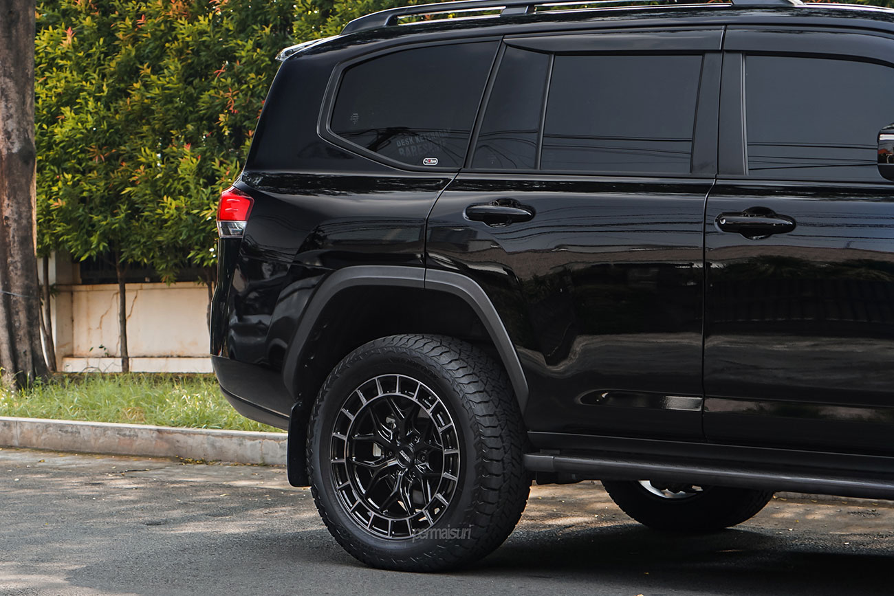 Vossen HFX-1 with Toyota Land Cruiser J300