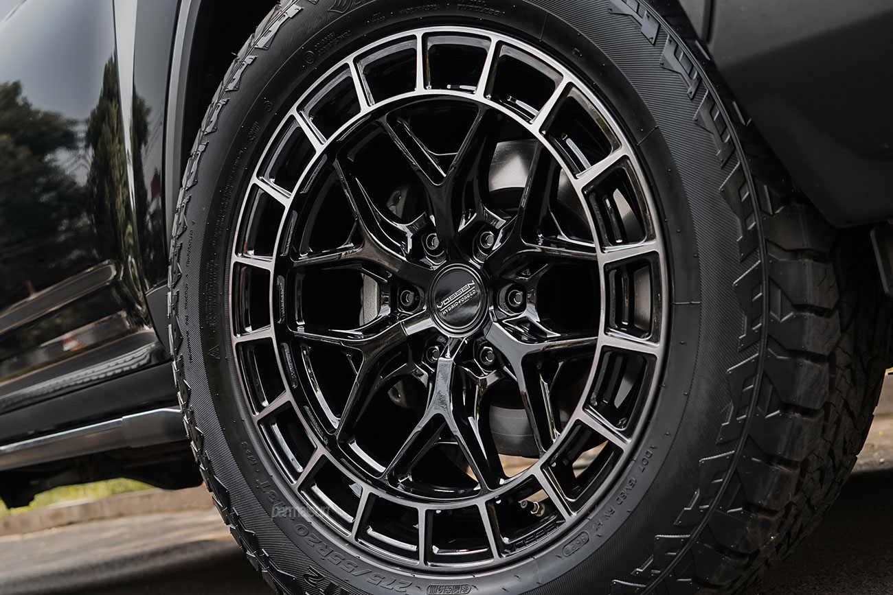 Vossen HFX-1 with Toyota Land Cruiser J300