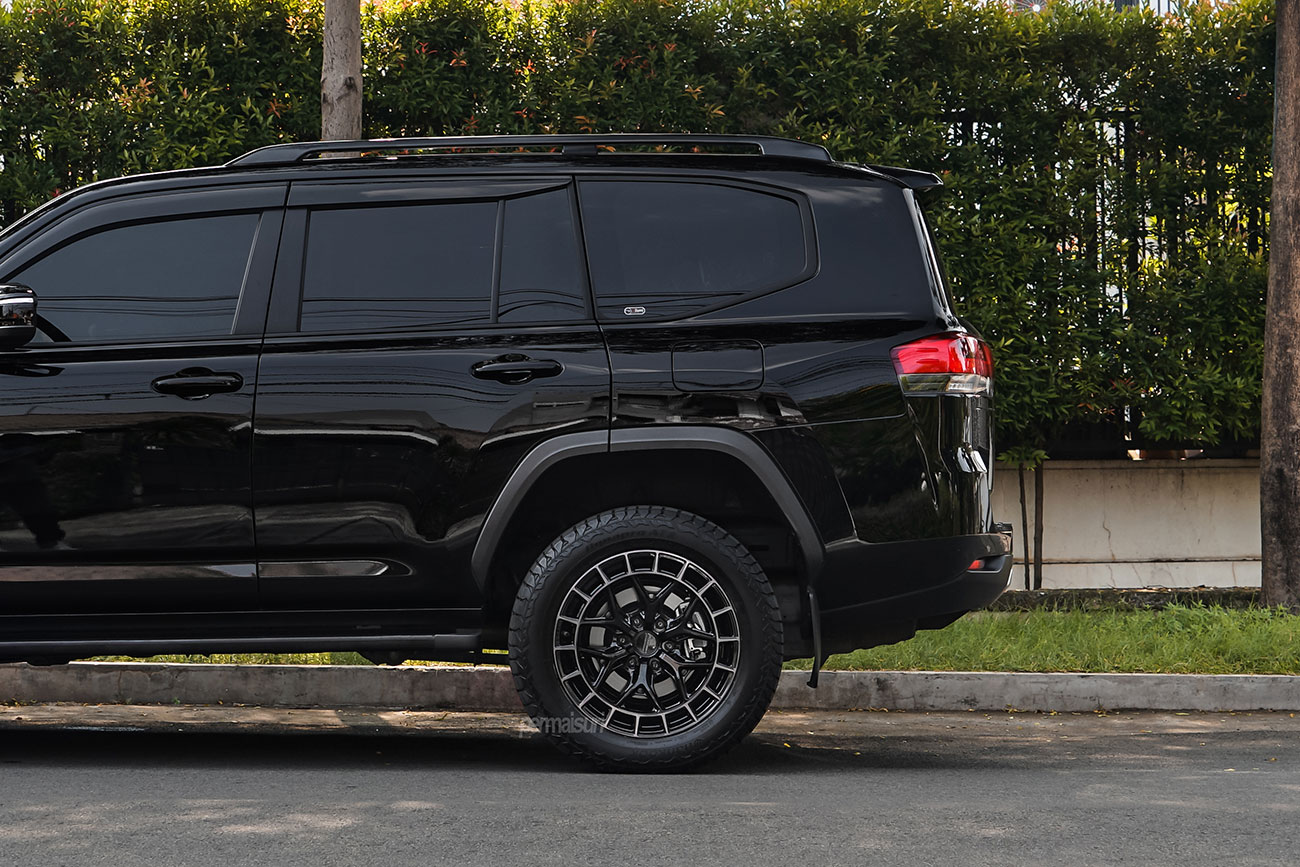 Vossen HFX-1 with Toyota Land Cruiser J300