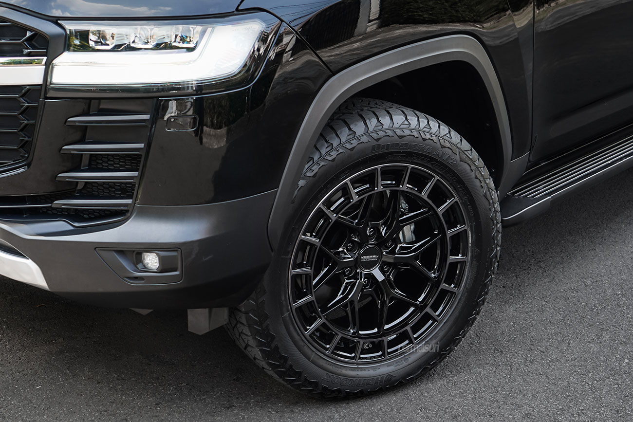Vossen HFX-1 with Toyota Land Cruiser J300