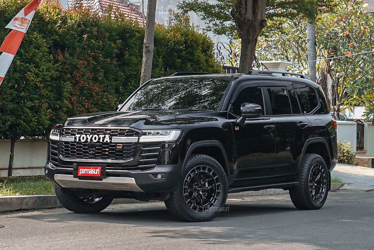 Vossen HFX-1 with Toyota Land Cruiser J300