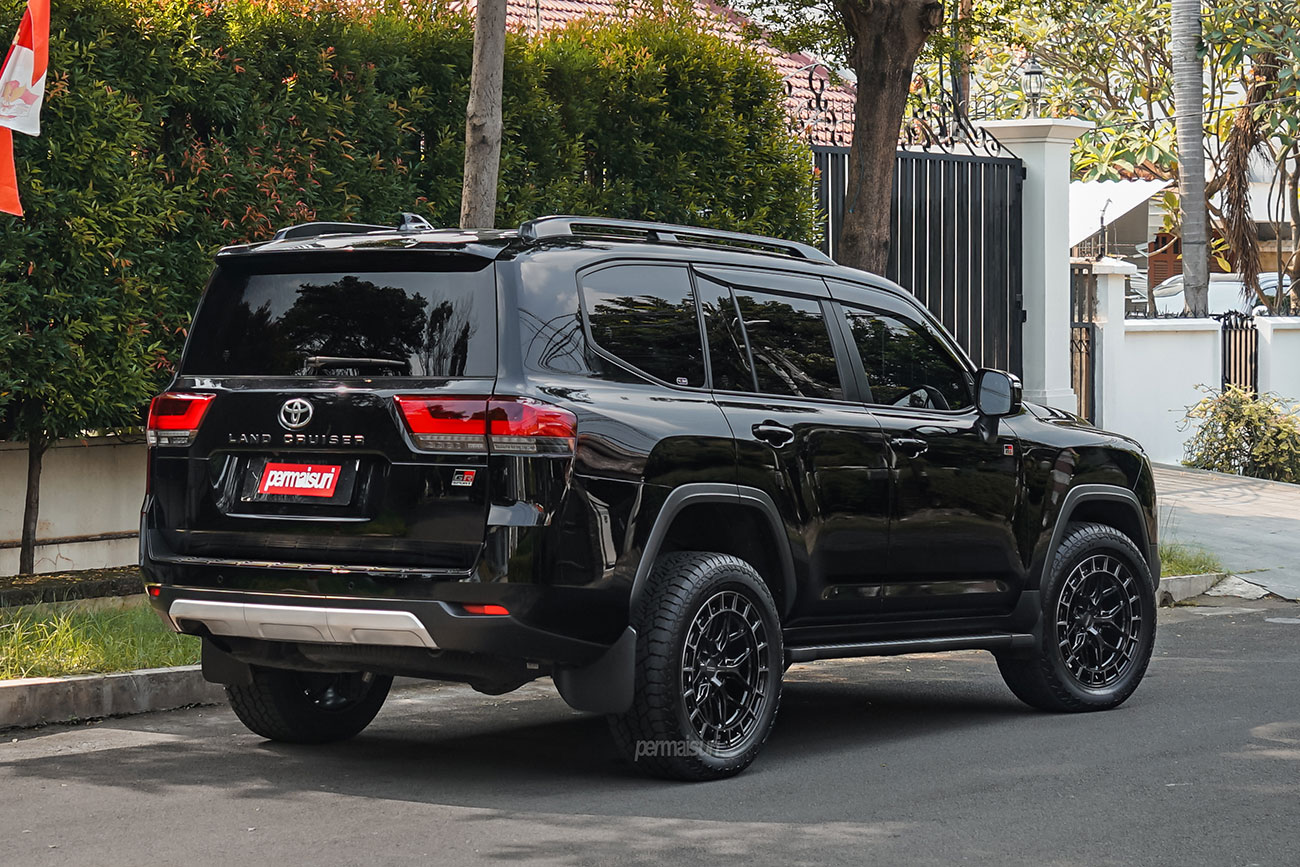 Vossen HFX-1 with Toyota Land Cruiser J300