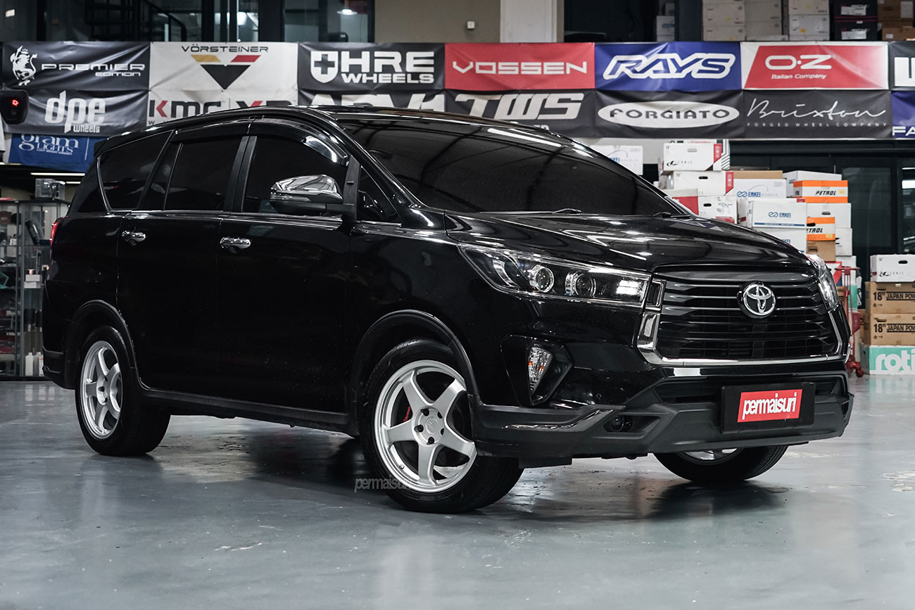 Permaisuri | Motegi Racing CRONOZ with Toyota Innova Venturer