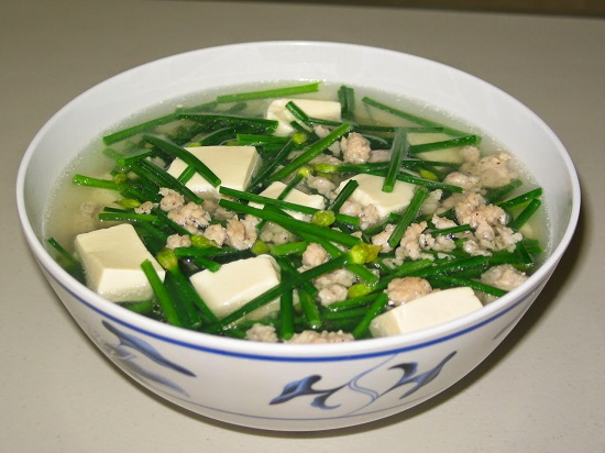 đậu hũ nấu hẹ.jpg