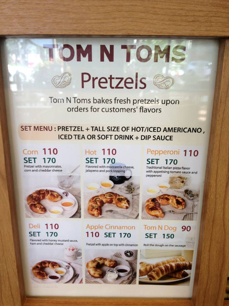Savory Pretzel Set Menu ร้าน TOM N TOMS COFFEE THe Vue Charoennakorn